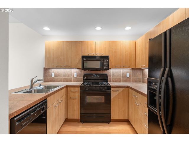 300 W 8TH St 305, Vancouver, WA 98660