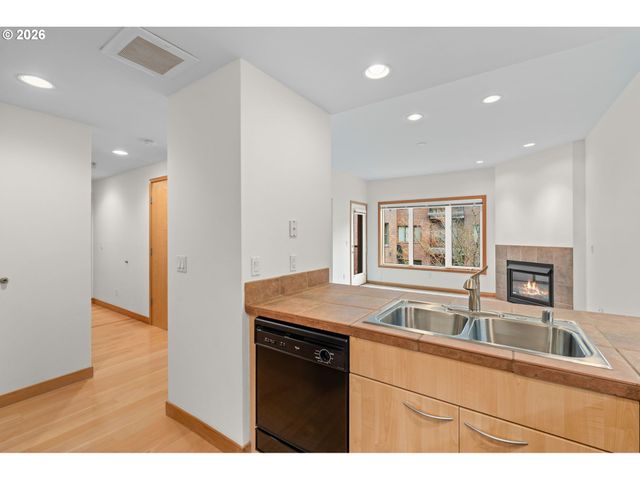 300 W 8TH St 305, Vancouver, WA 98660