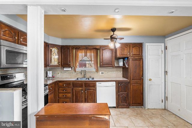 3 BEVERLY AVE, Lansdowne, PA 19050