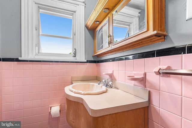 3 BEVERLY AVE, Lansdowne, PA 19050