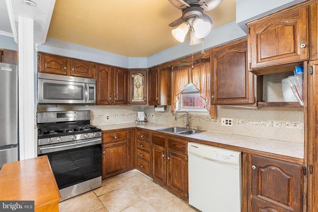 3 BEVERLY AVE, Lansdowne, PA 19050