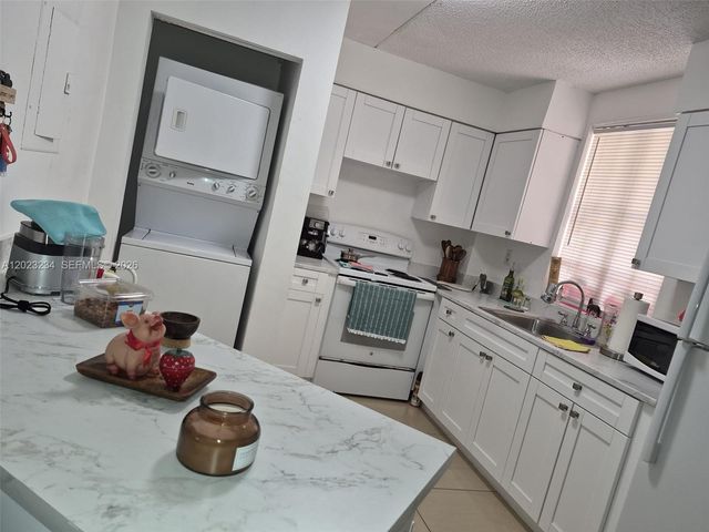 6195 NW 186th St 106, Hialeah, FL 33015