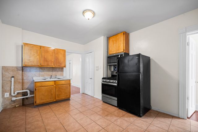 215 Woodlawn Terrace, Waterbury, CT 06710