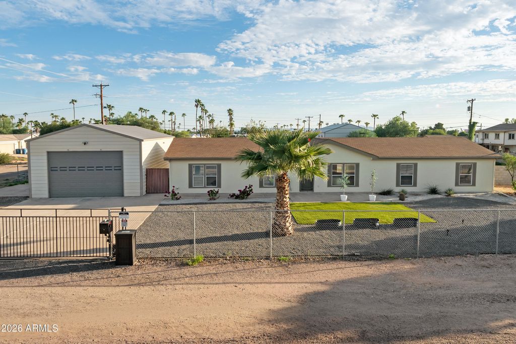 10517 E BOULDER Drive, Apache Junction, AZ 85120 — exterior