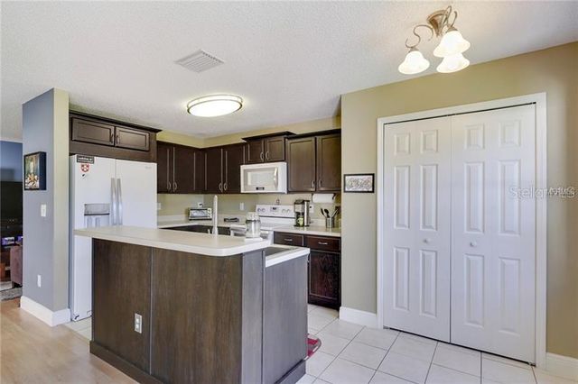 8008 SUTTON TERRACE LANE, Tampa, FL 33615