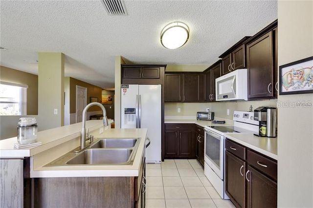 8008 SUTTON TERRACE LANE, Tampa, FL 33615