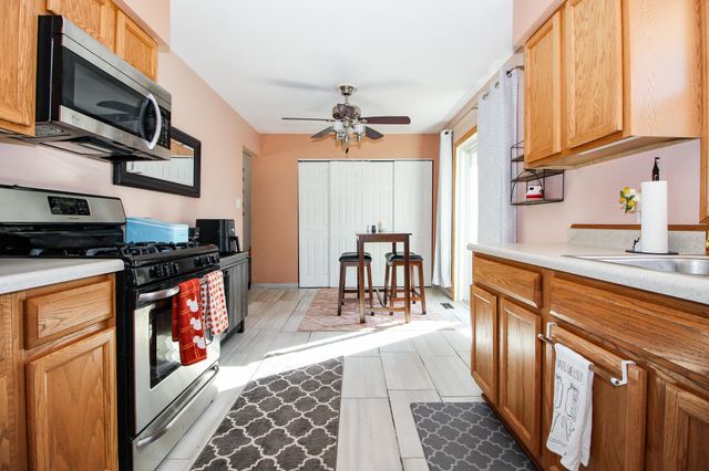 4827 E 1040 N, Demotte, IN 46310