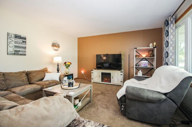 4827 E 1040 N, Demotte, IN 46310