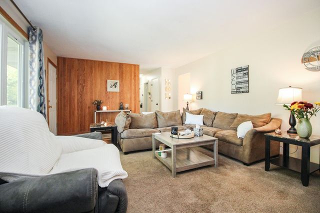 4827 E 1040 N, Demotte, IN 46310