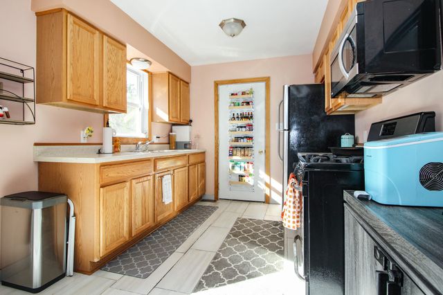 4827 E 1040 N, Demotte, IN 46310