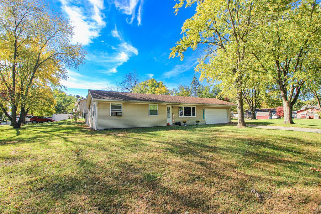 4827 E 1040 N, Demotte, IN 46310