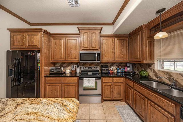 93 NE Simmons Cir, Fletcher, OK 73541