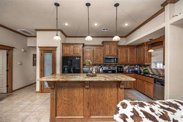 93 NE Simmons Cir, Fletcher, OK 73541