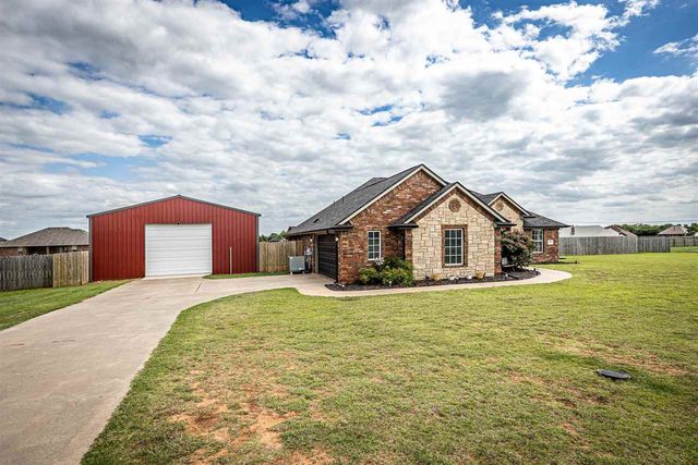 93 NE Simmons Cir, Fletcher, OK 73541