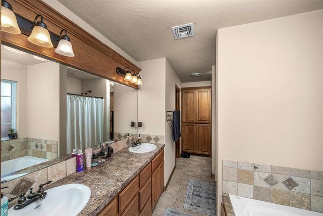 93 NE Simmons Cir, Fletcher, OK 73541