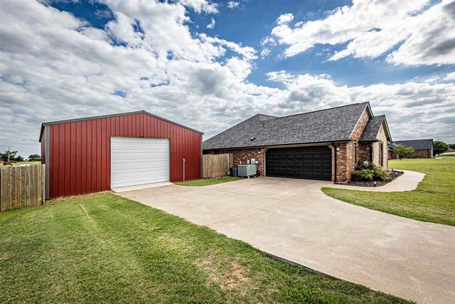 93 NE Simmons Cir, Fletcher, OK 73541
