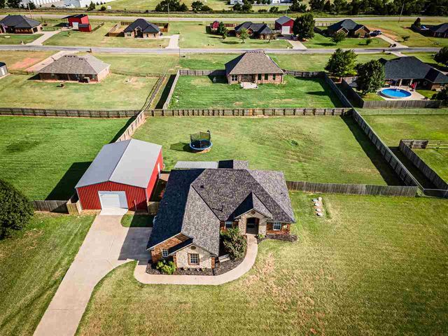 93 NE Simmons Cir, Fletcher, OK 73541