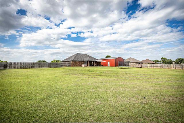 93 NE Simmons Cir, Fletcher, OK 73541