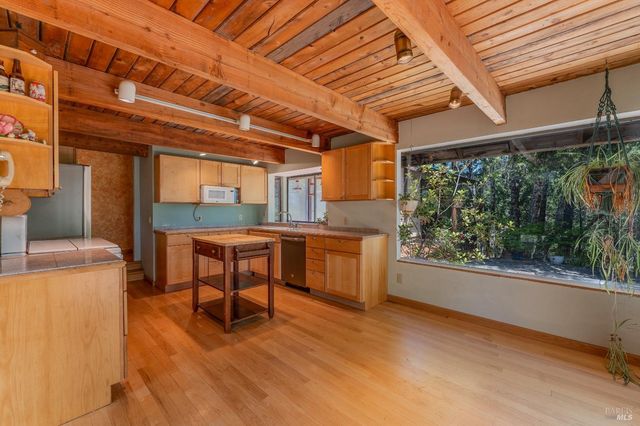 19155 Scenic Dr, Redwood Valley, CA 95470