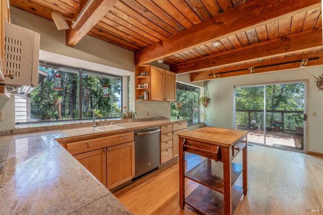 19155 Scenic Dr, Redwood Valley, CA 95470