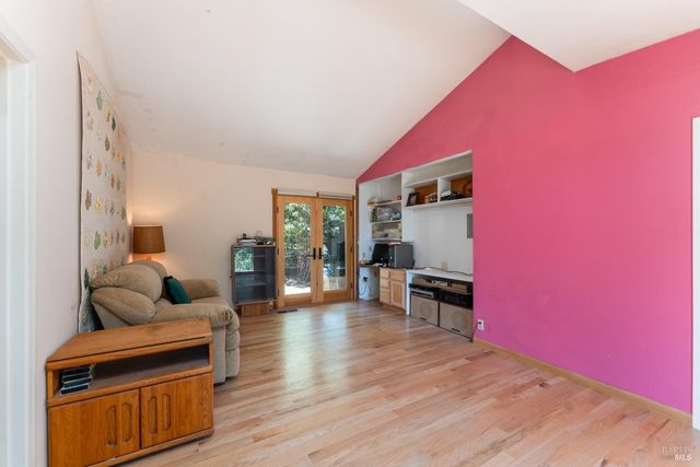 19155 Scenic Dr, Redwood Valley, CA 95470