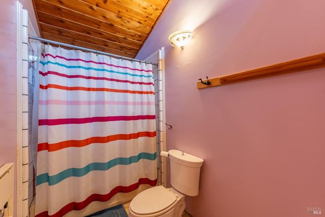 19155 Scenic Dr, Redwood Valley, CA 95470