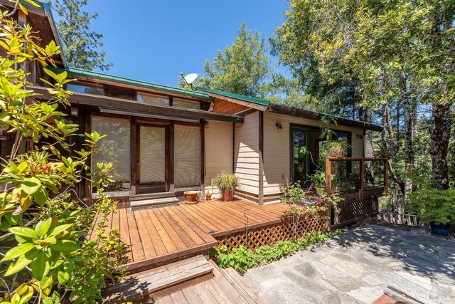 19155 Scenic Dr, Redwood Valley, CA 95470