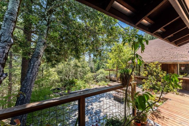 19155 Scenic Dr, Redwood Valley, CA 95470