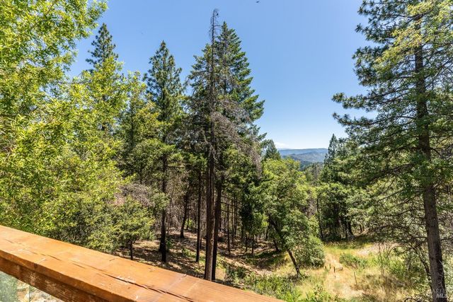 19155 Scenic Dr, Redwood Valley, CA 95470