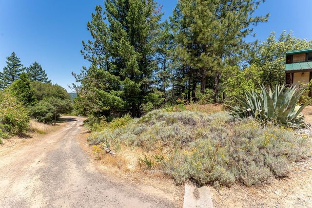 19155 Scenic Dr, Redwood Valley, CA 95470