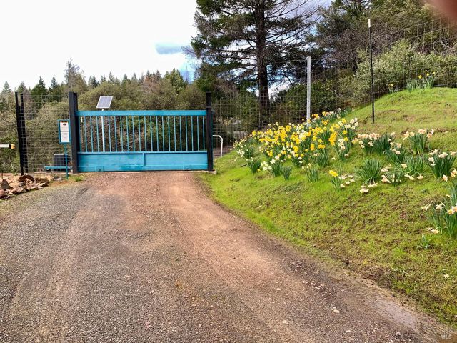 19155 Scenic Dr, Redwood Valley, CA 95470