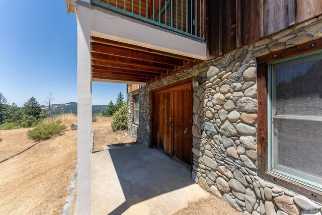 19155 Scenic Dr, Redwood Valley, CA 95470