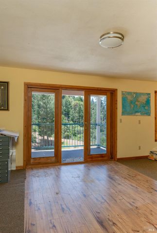19155 Scenic Dr, Redwood Valley, CA 95470