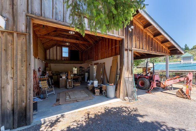 19155 Scenic Dr, Redwood Valley, CA 95470