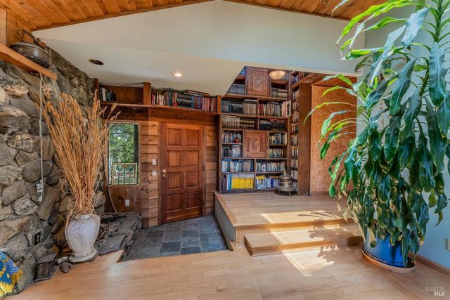 19155 Scenic Dr, Redwood Valley, CA 95470