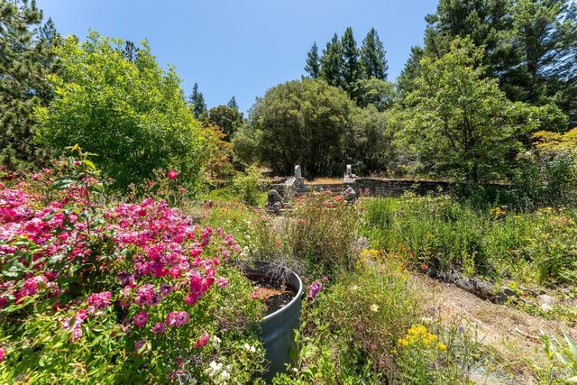 19155 Scenic Dr, Redwood Valley, CA 95470