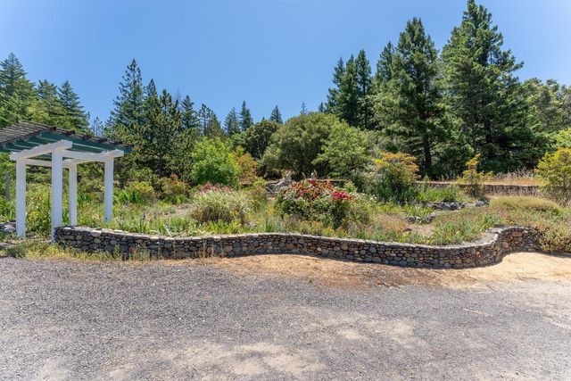 19155 Scenic Dr, Redwood Valley, CA 95470