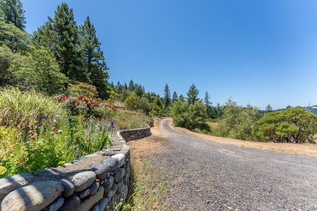 19155 Scenic Dr, Redwood Valley, CA 95470