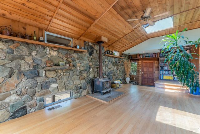 19155 Scenic Dr, Redwood Valley, CA 95470