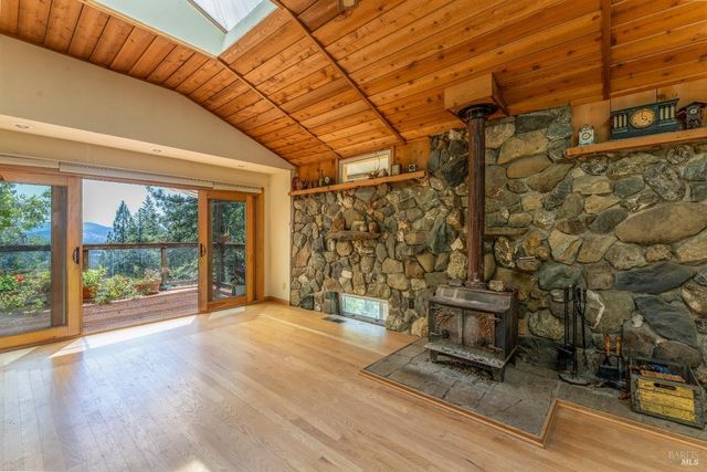 19155 Scenic Dr, Redwood Valley, CA 95470