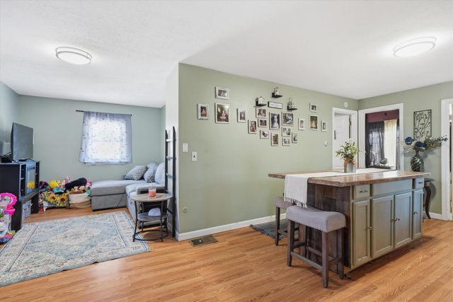 19 Erskine Avenue, Manchester, NH 03104