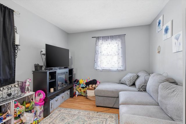 19 Erskine Avenue, Manchester, NH 03104