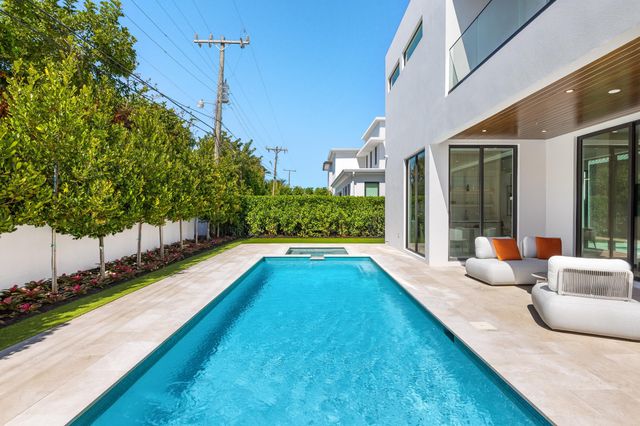 1051 NE 2nd Terrace, Boca Raton, FL 33432