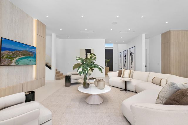 1051 NE 2nd Terrace, Boca Raton, FL 33432