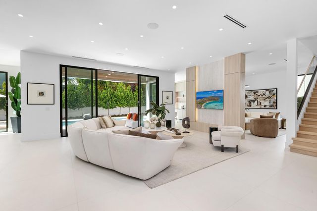 1051 NE 2nd Terrace, Boca Raton, FL 33432