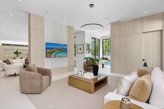 1051 NE 2nd Terrace, Boca Raton, FL 33432