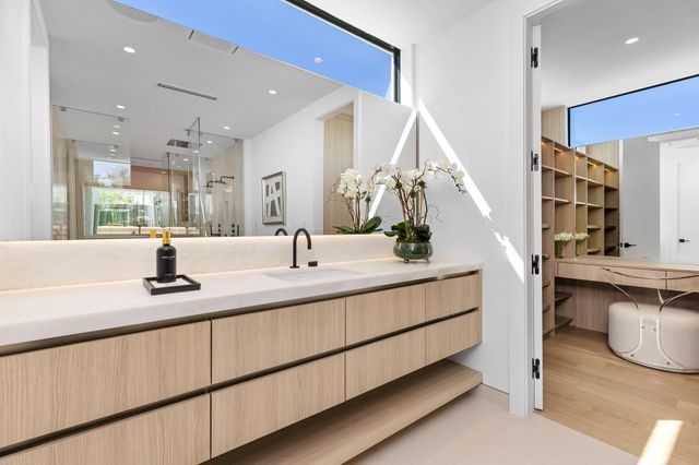 1051 NE 2nd Terrace, Boca Raton, FL 33432