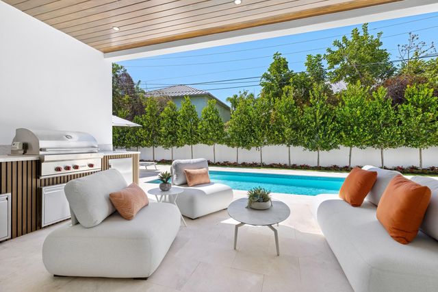 1051 NE 2nd Terrace, Boca Raton, FL 33432