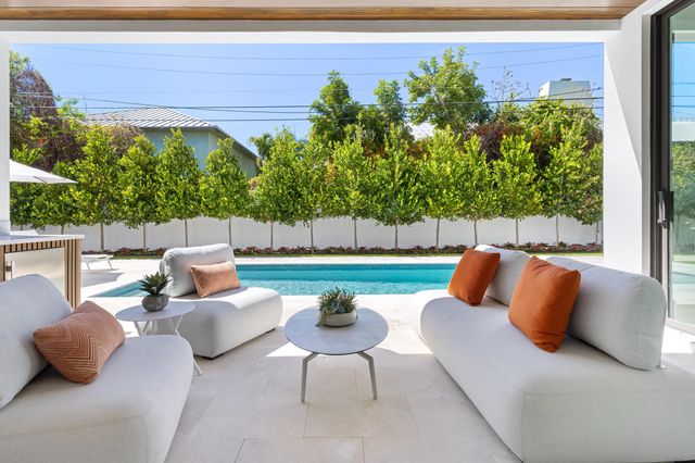 1051 NE 2nd Terrace, Boca Raton, FL 33432