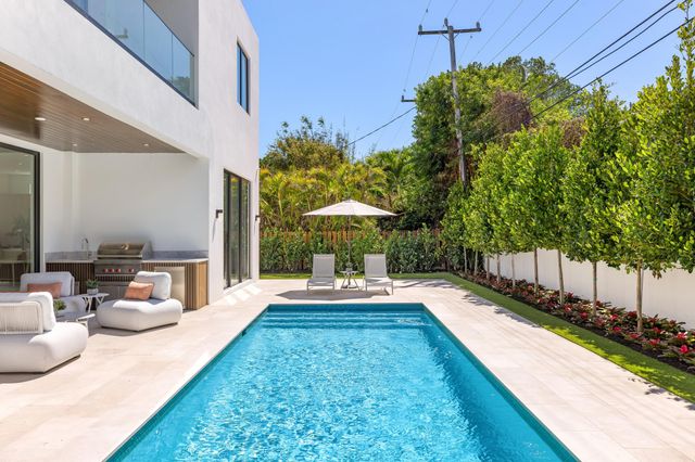 1051 NE 2nd Terrace, Boca Raton, FL 33432